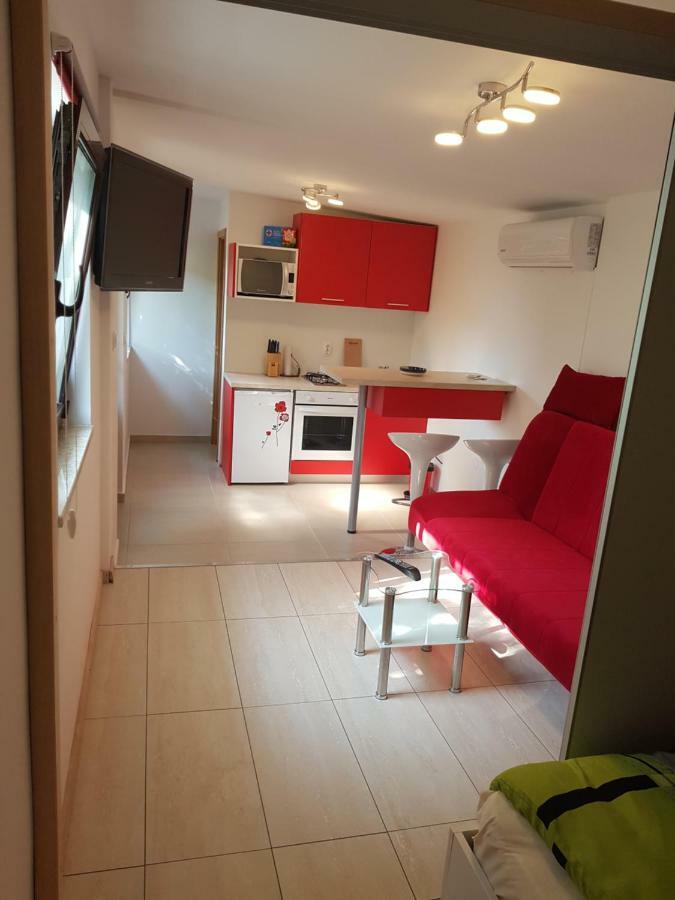 Urinj Apartment *